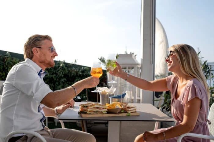 Wyżywienie na wakacjach – wszystkie rodzaje posiłków w hotelach