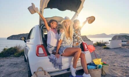 Jak wynająć samochód na wakacjach - praktyczny przewodnik